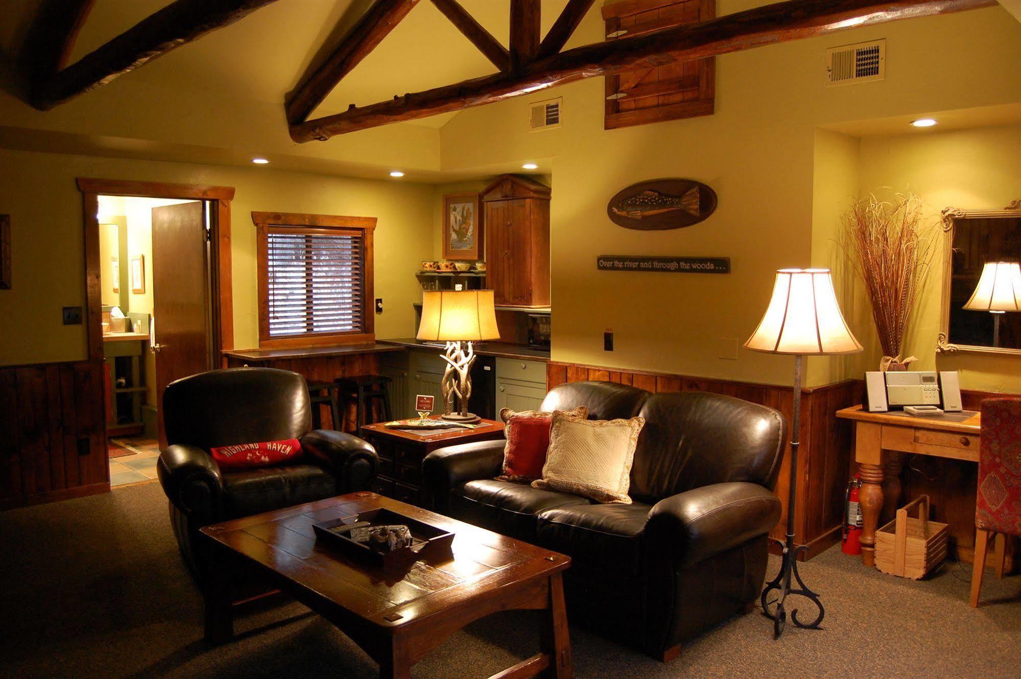 Highland Haven Creekside Inn Evergreen Bagian luar foto