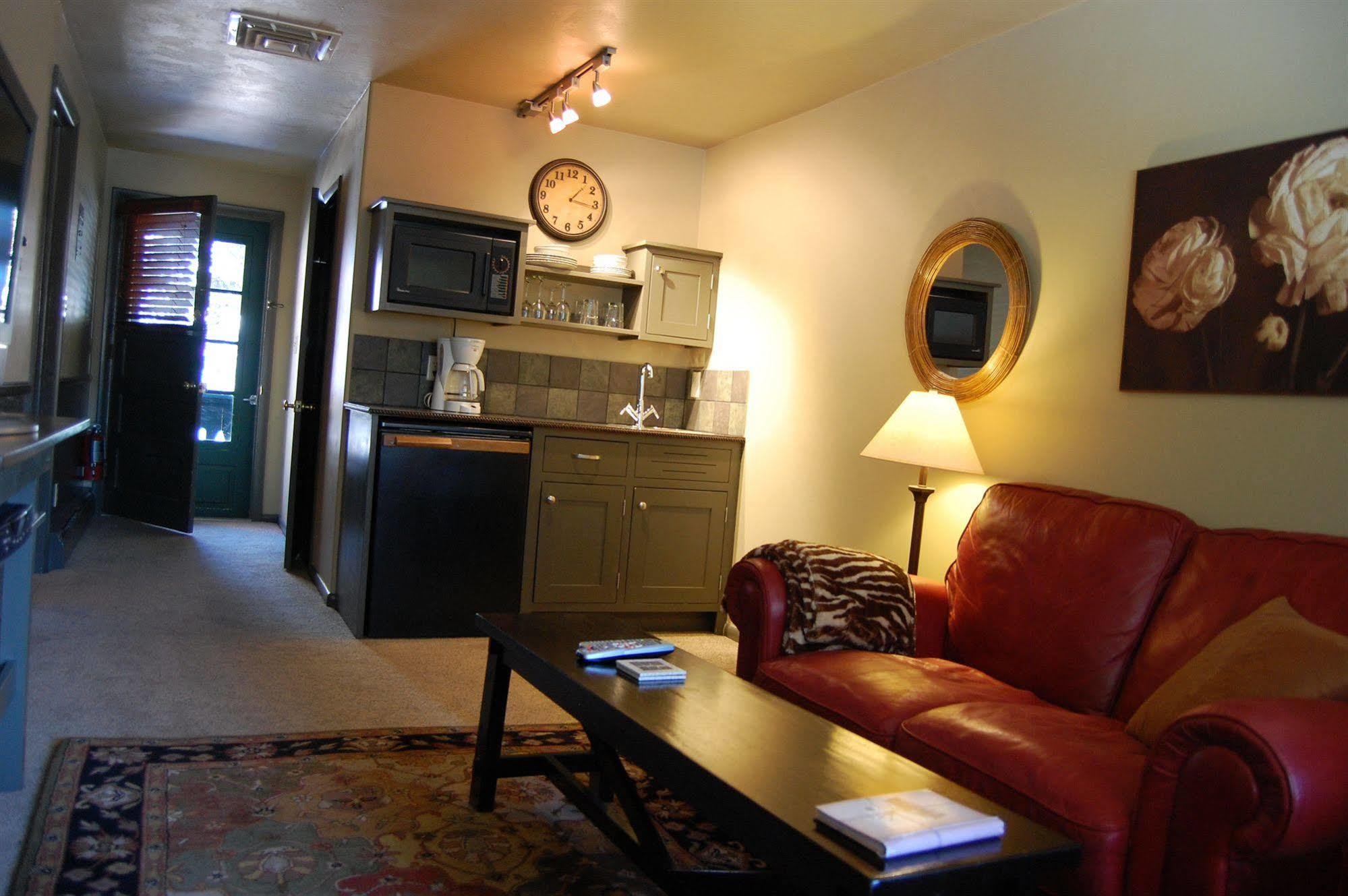 Highland Haven Creekside Inn Evergreen Bagian luar foto