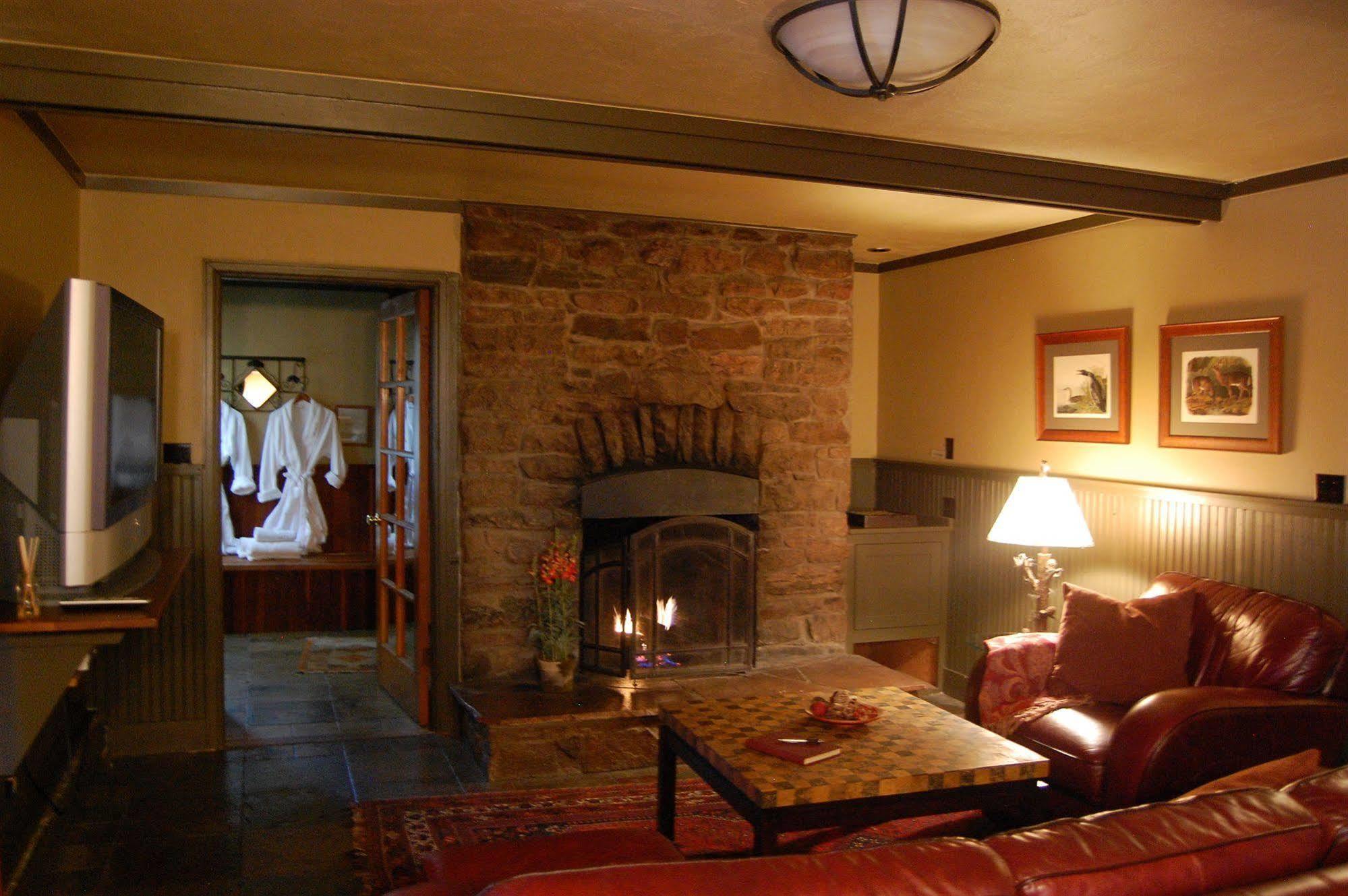 Highland Haven Creekside Inn Evergreen Bagian luar foto