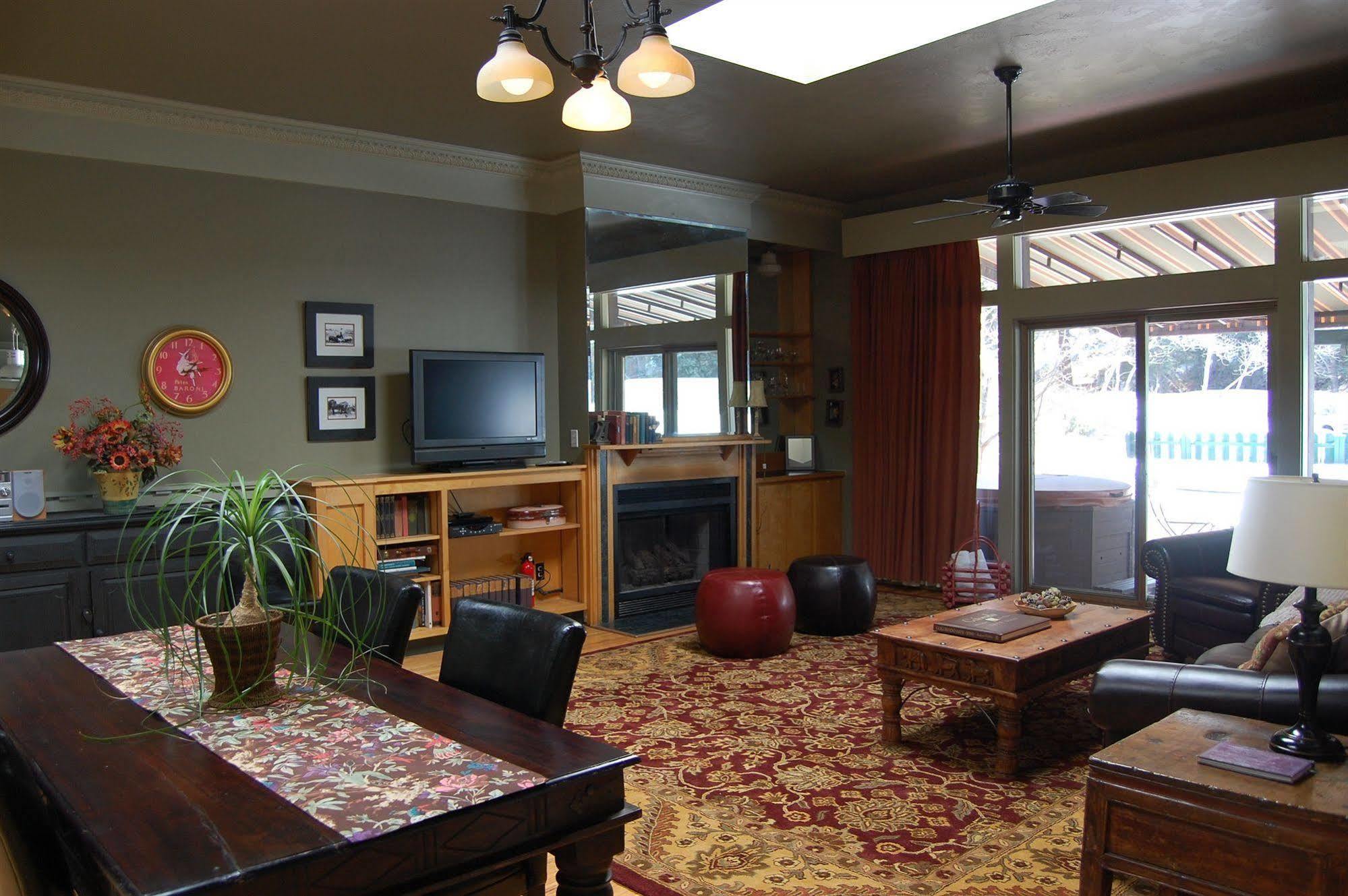 Highland Haven Creekside Inn Evergreen Bagian luar foto