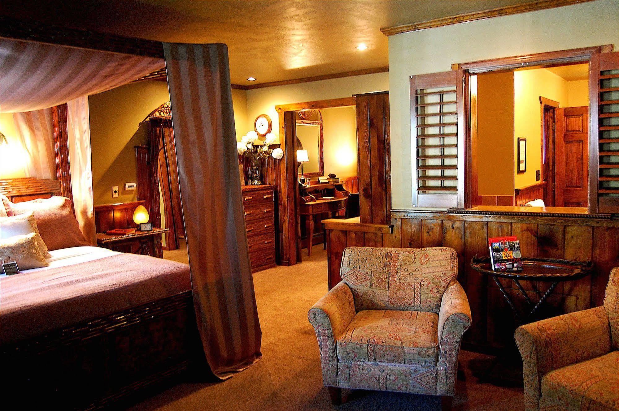 Highland Haven Creekside Inn Evergreen Bagian luar foto