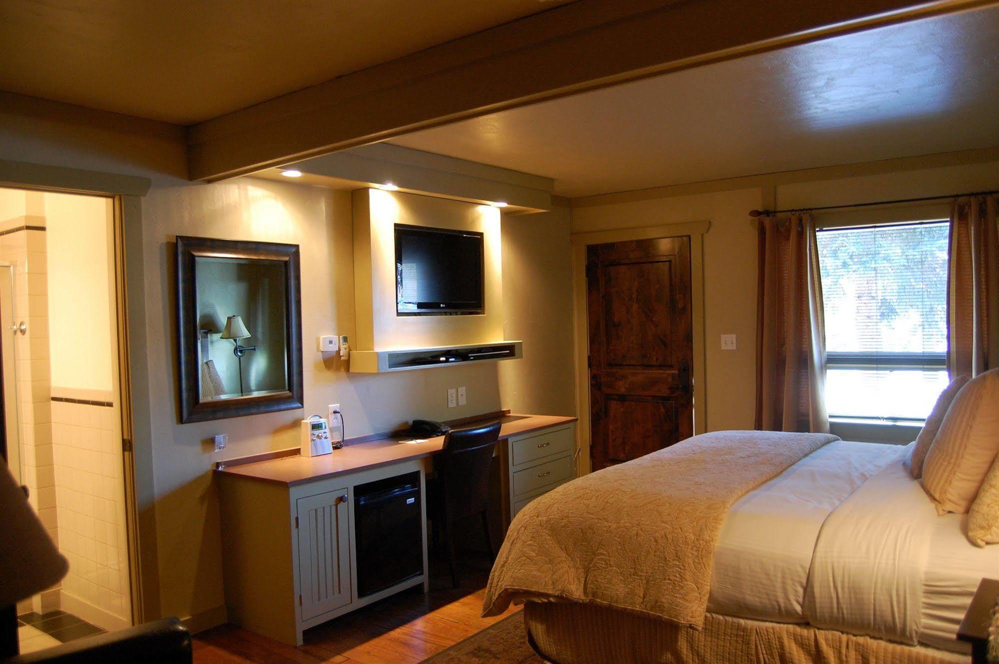Highland Haven Creekside Inn Evergreen Bagian luar foto