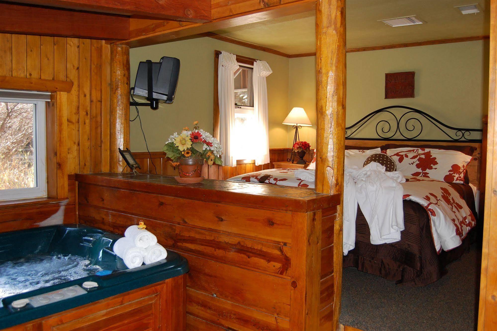 Highland Haven Creekside Inn Evergreen Bagian luar foto